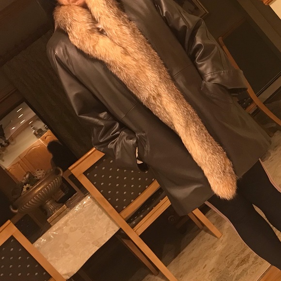 3/4 Brown Leather Coat w Crystal Fox Tuxedo - Picture 3 of 5